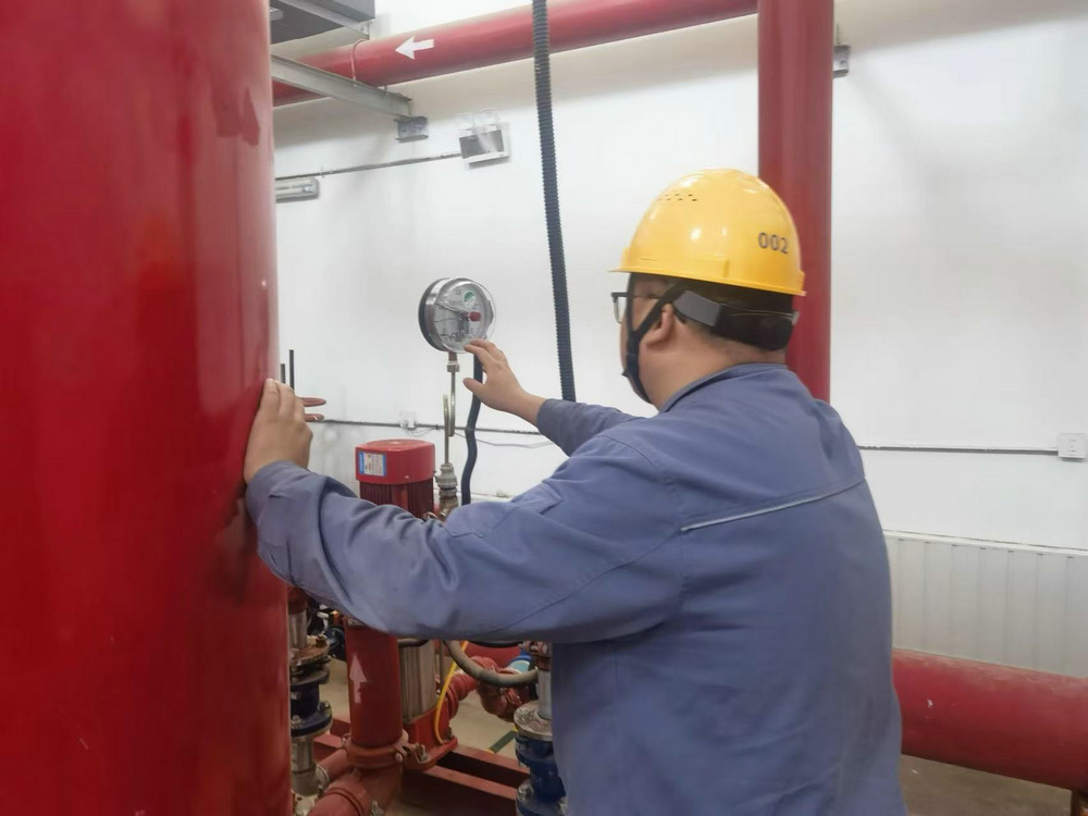 1756905570134095.jpg 巴盟狼山風電場檢修.jpg