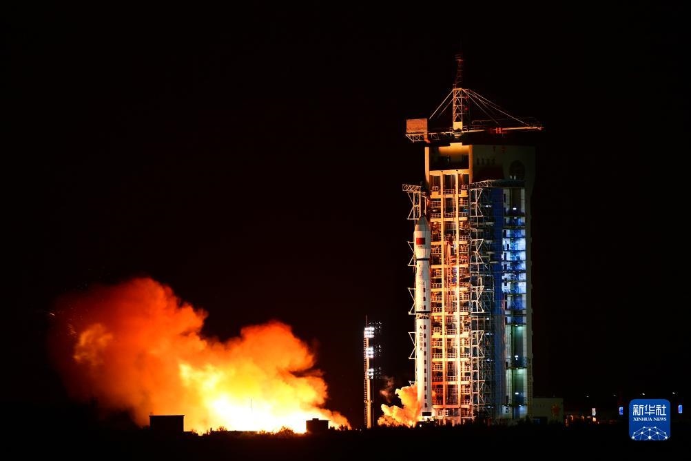 9月7日02時14分，我國在酒泉衛(wèi)星發(fā)射中心使用長征四號丙運載火箭，成功將遙感三十三號03星發(fā)射升空，衛(wèi)星順利進入預(yù)定軌道，發(fā)射任務(wù)獲得圓滿成功。新華社發(fā)（汪江波 攝）