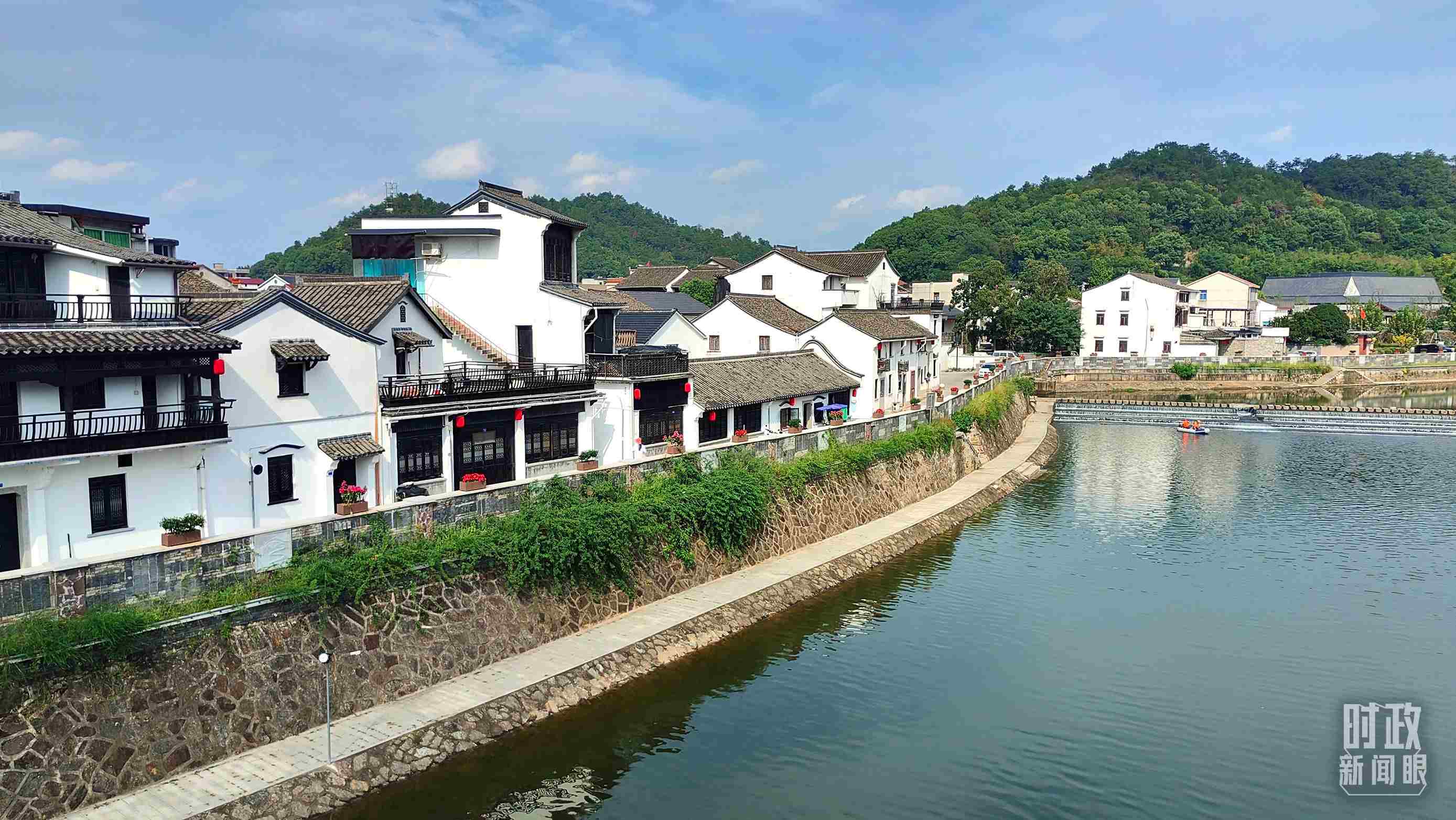 △“楓橋經(jīng)驗(yàn)”發(fā)源地諸暨市楓橋鎮(zhèn)。（總臺央視記者楊立峰拍攝）