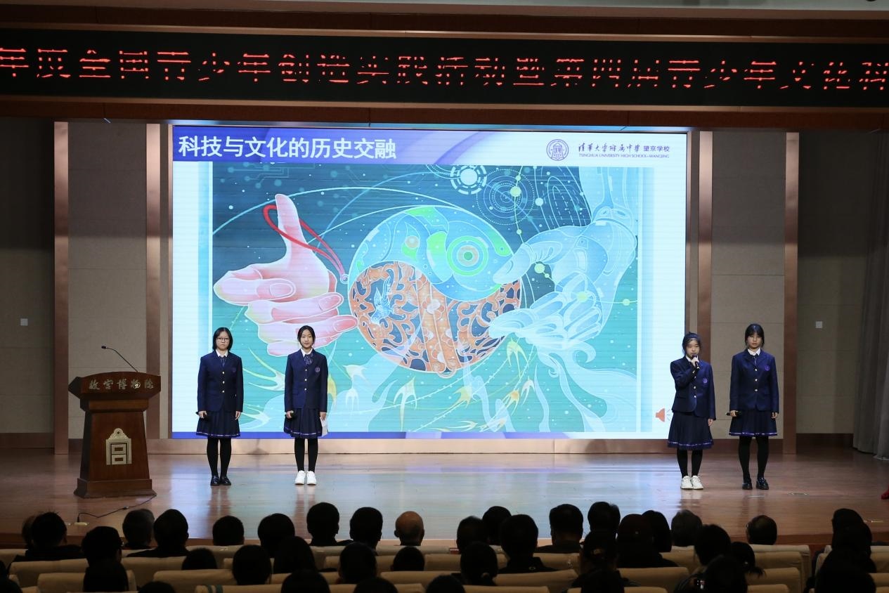 學(xué)生展示作品。主辦方供圖