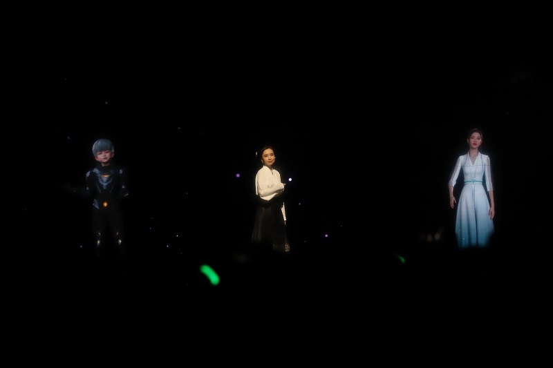 開場節(jié)目表演《彩云之南》。圖片來源：人民視頻