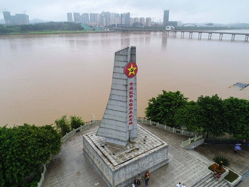 這是位于江西省于都縣的中央紅軍長征出發(fā)紀(jì)念碑。
