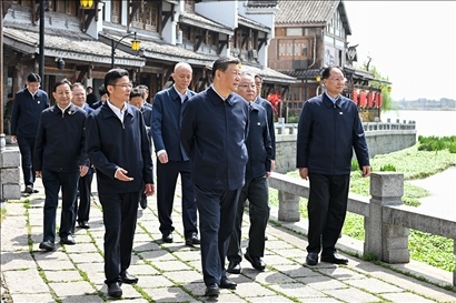 △2024年3月18日至21日，習(xí)近平總書記在湖南考察。這是19日上午，總書記在常德河街考察。