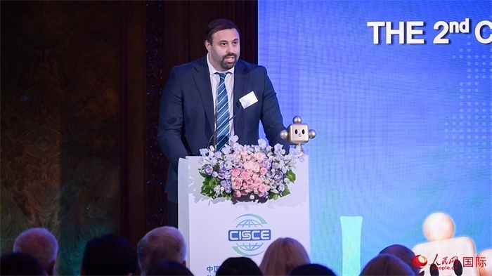 英國(guó)48家集團(tuán)俱樂(lè)部主席杰克·佩里致辭。人民網(wǎng) 郭錦標(biāo)攝