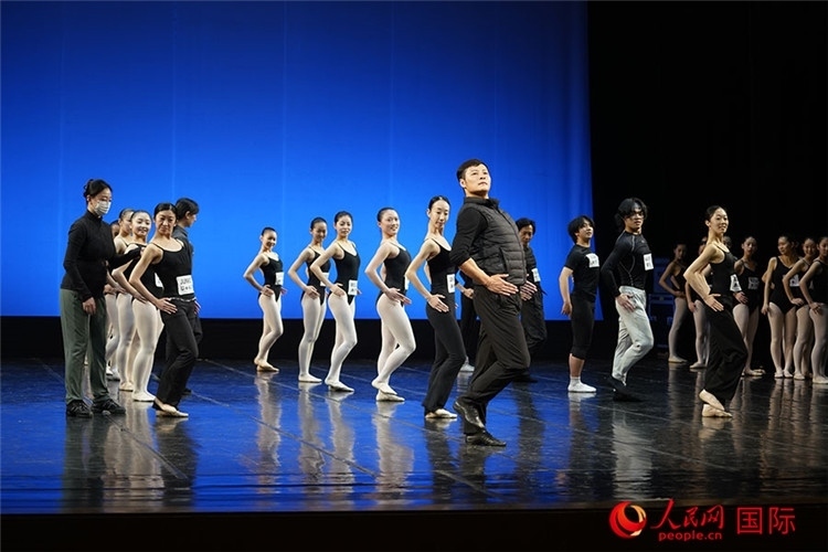 3月26日，松山芭蕾舞團(tuán)青年代表團(tuán)成員在中央芭蕾舞團(tuán)交流學(xué)習(xí)。人民網(wǎng)記者 張麗婭攝