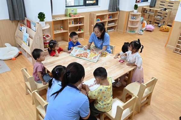 鄭州市金水區(qū)杜嶺街道工會專門開設了低幼兒童托管班。人民網記者王玉興攝