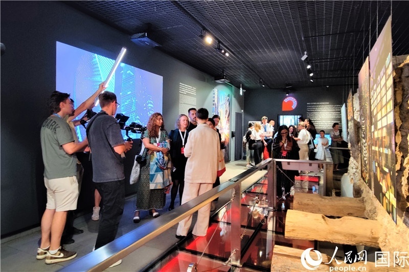 金磚國家城市主題攝影展現(xiàn)場。人民網(wǎng)記者 于宏建攝