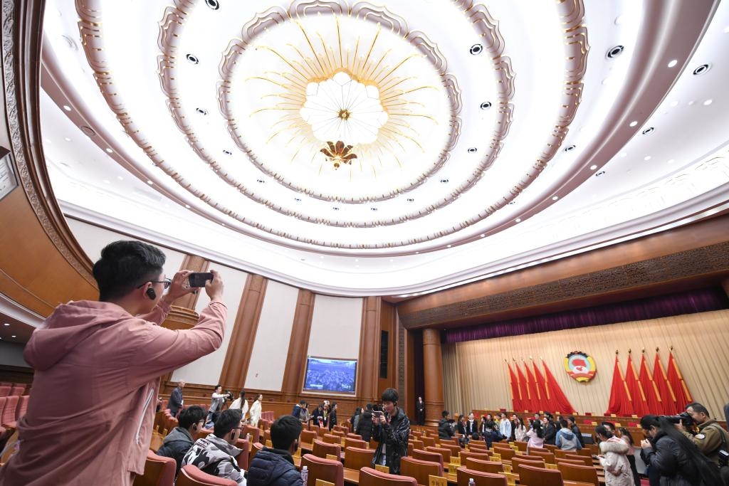 2019年11月16日，全國(guó)政協(xié)機(jī)關(guān)舉辦第一次公眾開(kāi)放日活動(dòng)，約200名高校師生、街道工作人員、退休干部、居民代表等參加。新華社記者 岳月偉 攝