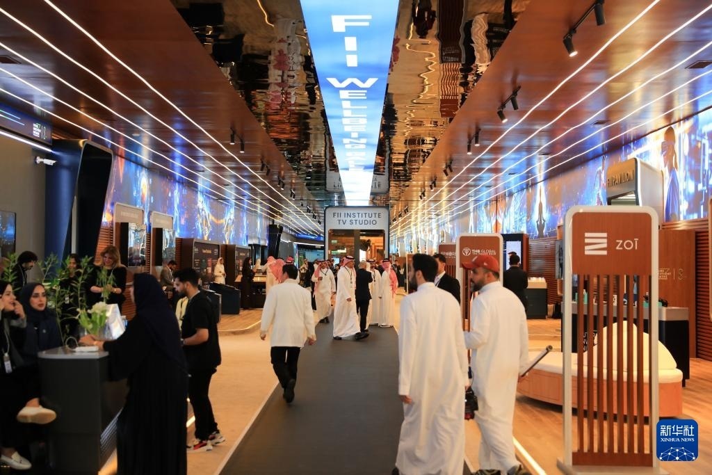 10月31日，在沙特阿拉伯首都利雅得，人們參加第八屆沙特“未來投資倡議”大會。新華社記者 隋先凱 攝