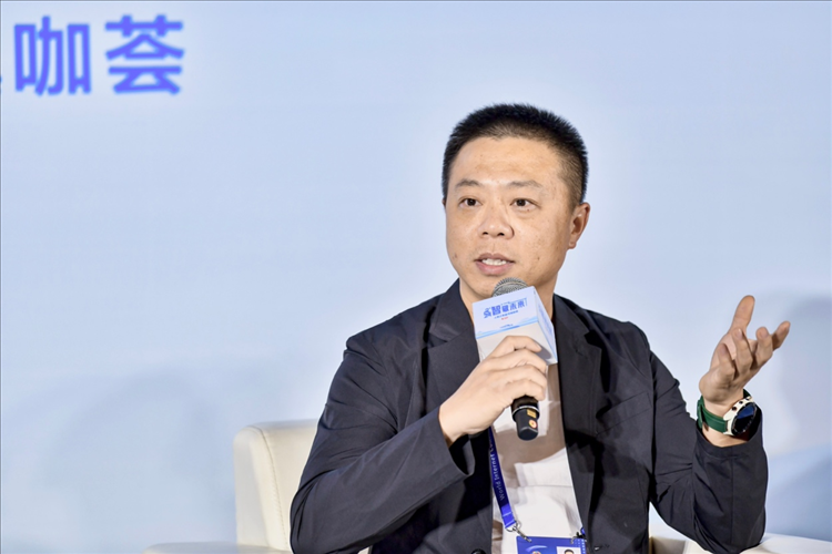 量子之歌集團創(chuàng)始人、董事長李鵬。人民網(wǎng) 任峰濤攝