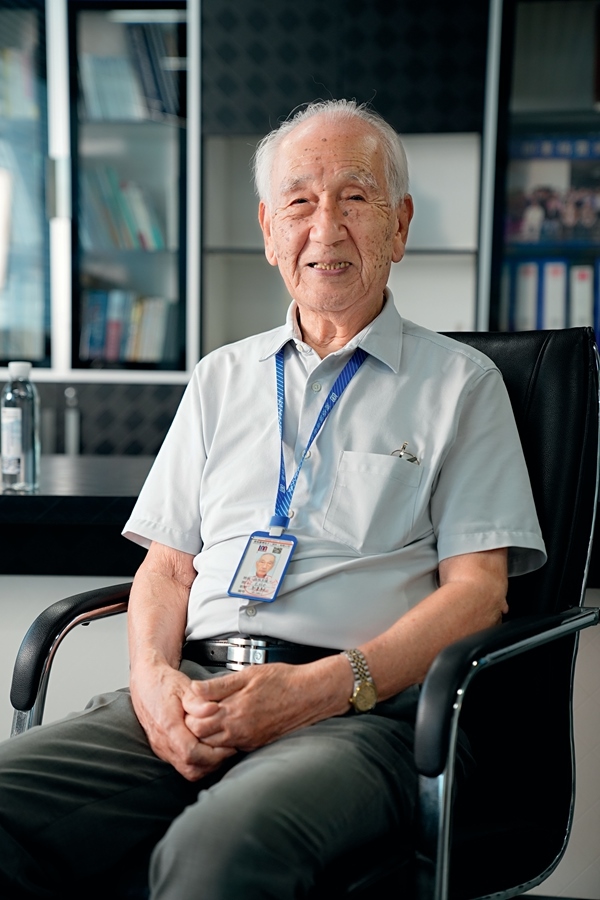 2024年8月，佐佐木俊一在深圳接受本刊記者采訪。