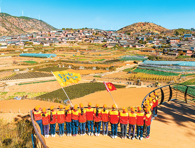 學(xué)生在攀枝花迤沙拉歷史文化主題研學(xué)基地參觀。 石 磊攝
