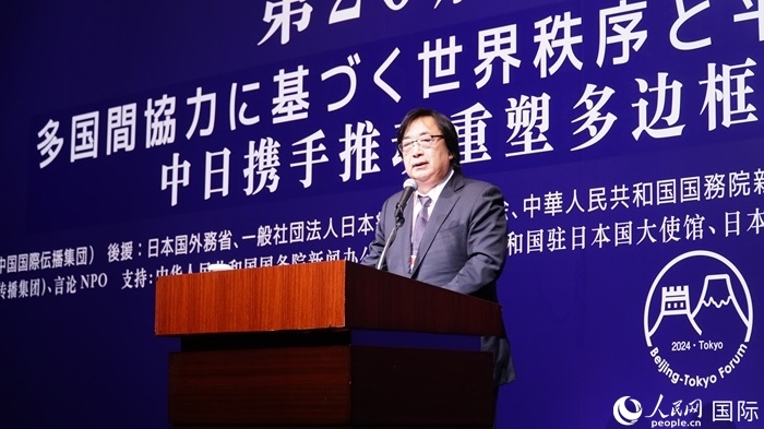 日本言論NPO理事長(zhǎng)工藤泰志宣讀《東京共識(shí)》。人民網(wǎng) 蔣曉辰攝