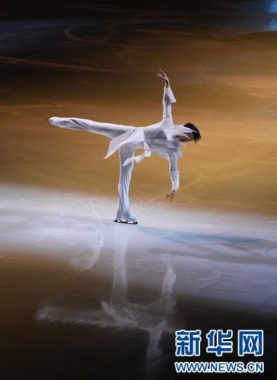 圖為羽生結(jié)弦在表演中。記者 錢錚 攝