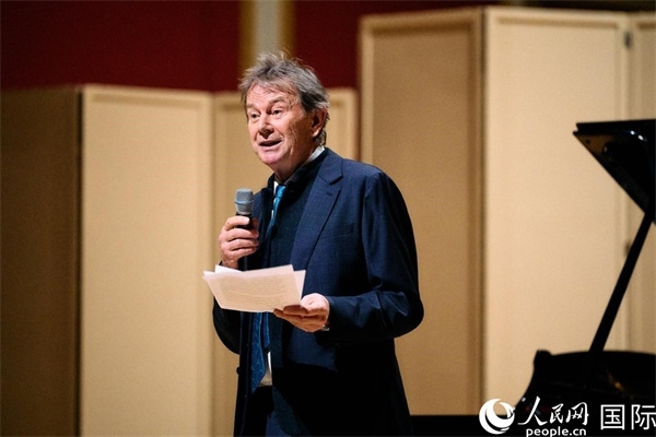 英中了解協(xié)會(huì)會(huì)長(zhǎng)邁克爾·伍德致辭。 楊浩鵬攝