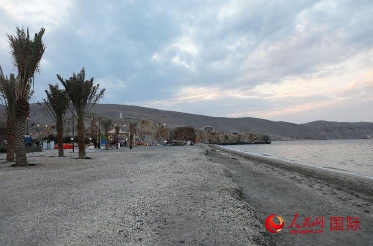 圖為阿曼穆桑代姆一處海灘公園。人民網(wǎng)記者 沈小曉攝