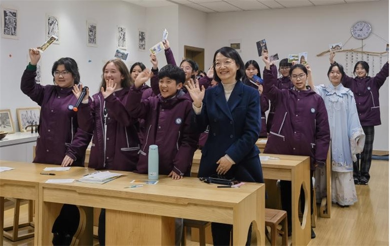 匡園初步部校長(zhǎng)鐘演發(fā)言。