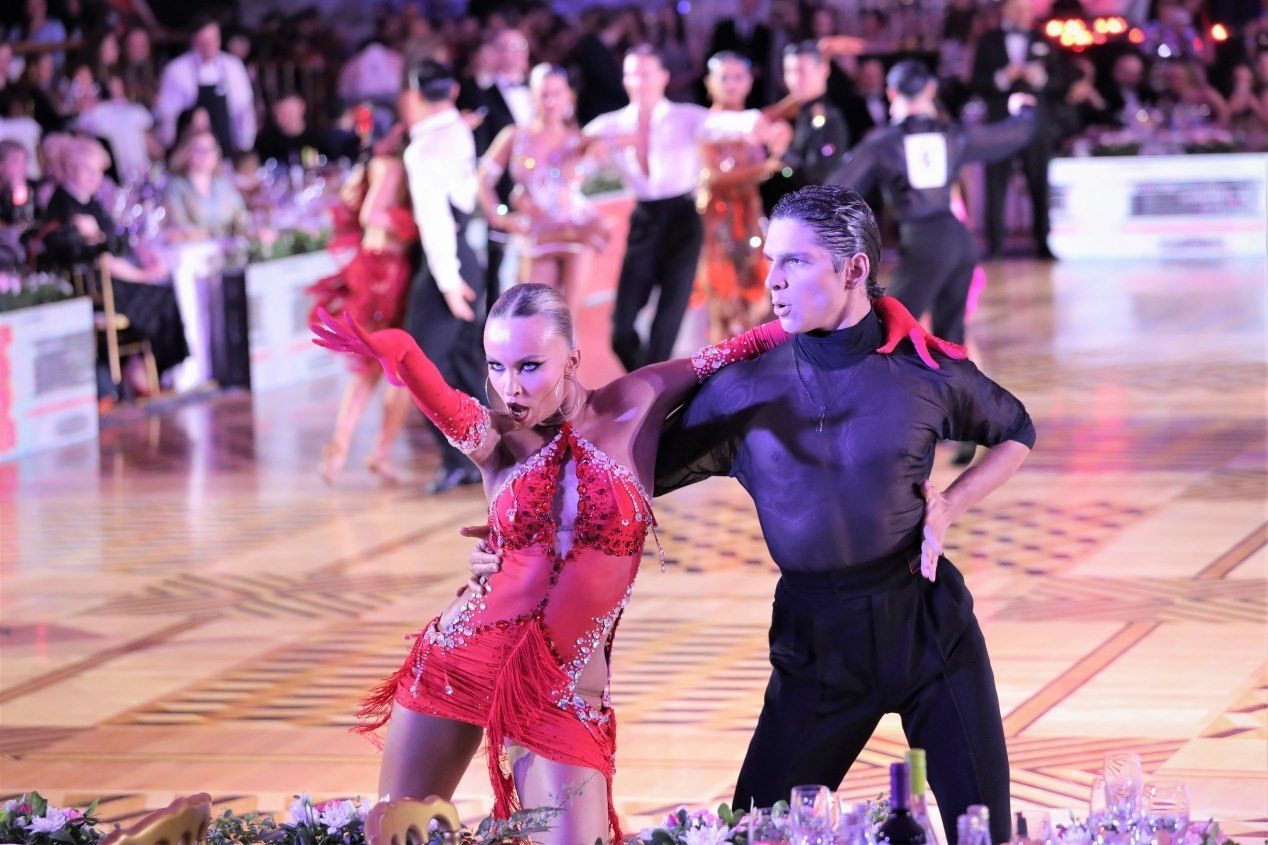 第七屆“克里姆林宮杯”國(guó)標(biāo)舞錦標(biāo)賽現(xiàn)場(chǎng)。于子恒攝