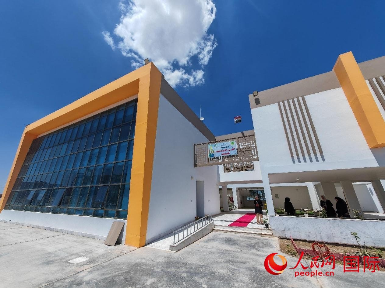 圖為阿爾·圖拉女子學(xué)校校園一景。人民網(wǎng)記者 管克江攝