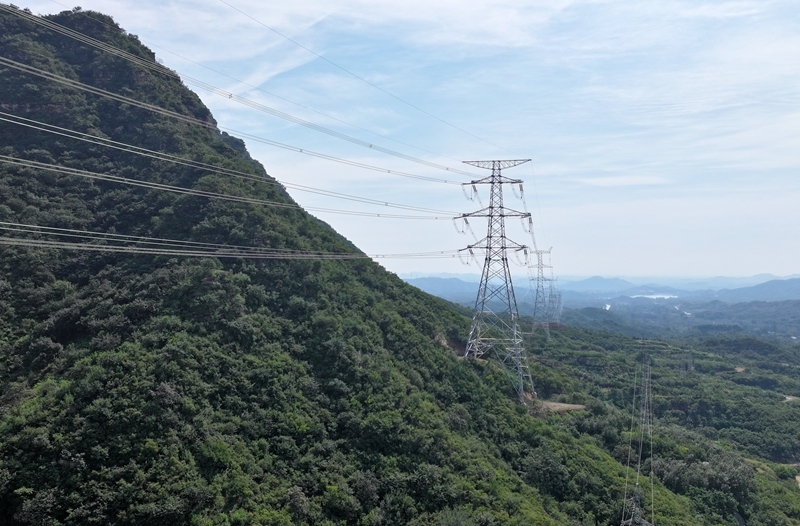 河北易縣:抽水蓄能電站配套工程500千伏特高壓送出線路投運(3)XxjpsgC007020_20250827_PEPFN0A001.jpg